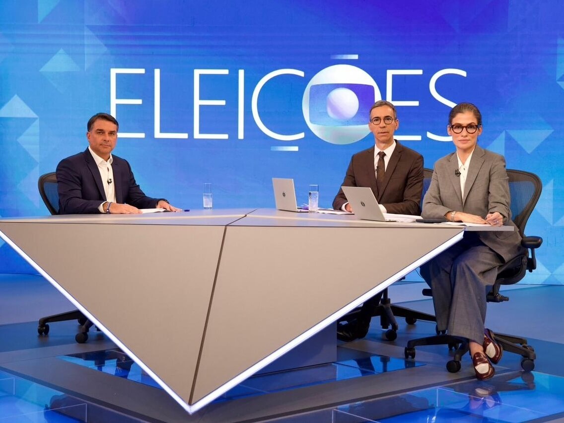 Flávio Bolsonaro fala sobre Banco Master, STF, eleições, economia, Eduardo Bolsonaro e relação com Adriano da Nóbrega.