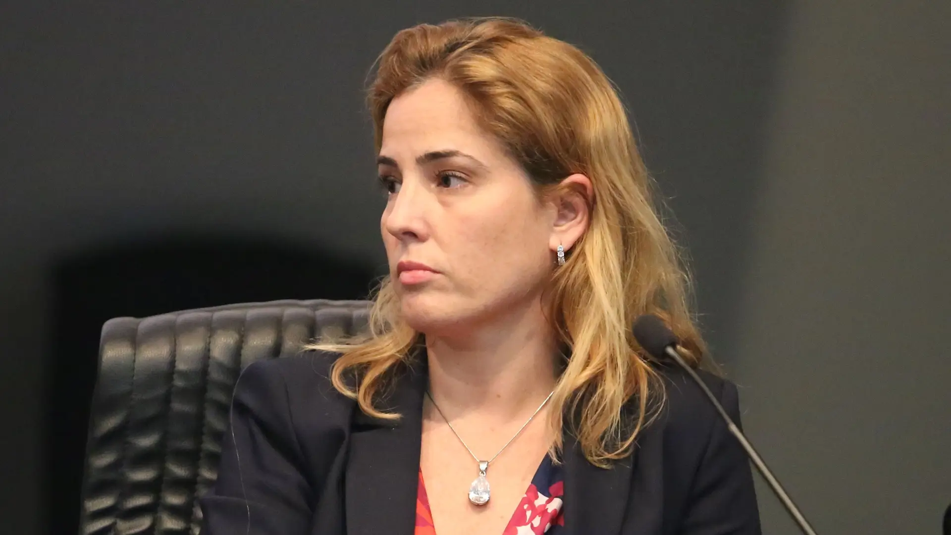 CNJ decide afastar a juíza Gabriela Hardt por dois anos por irregularidades em acordo da Lava Jato. Entenda a decisão unânime do conselho.