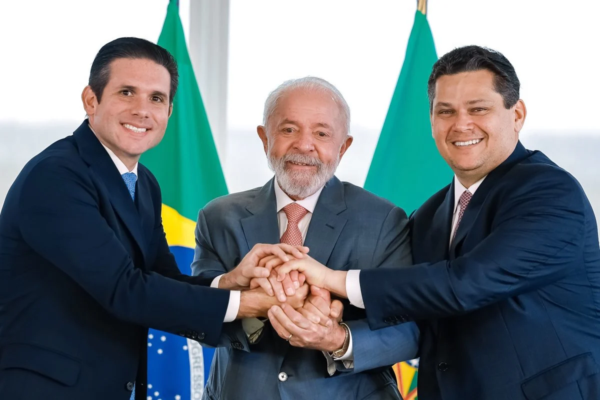 Lula se reúne com Motta e Alcolumbre para discutir a taxa das blusinhas e o fim da escala 6x1. MP vence em 8 de setembro.