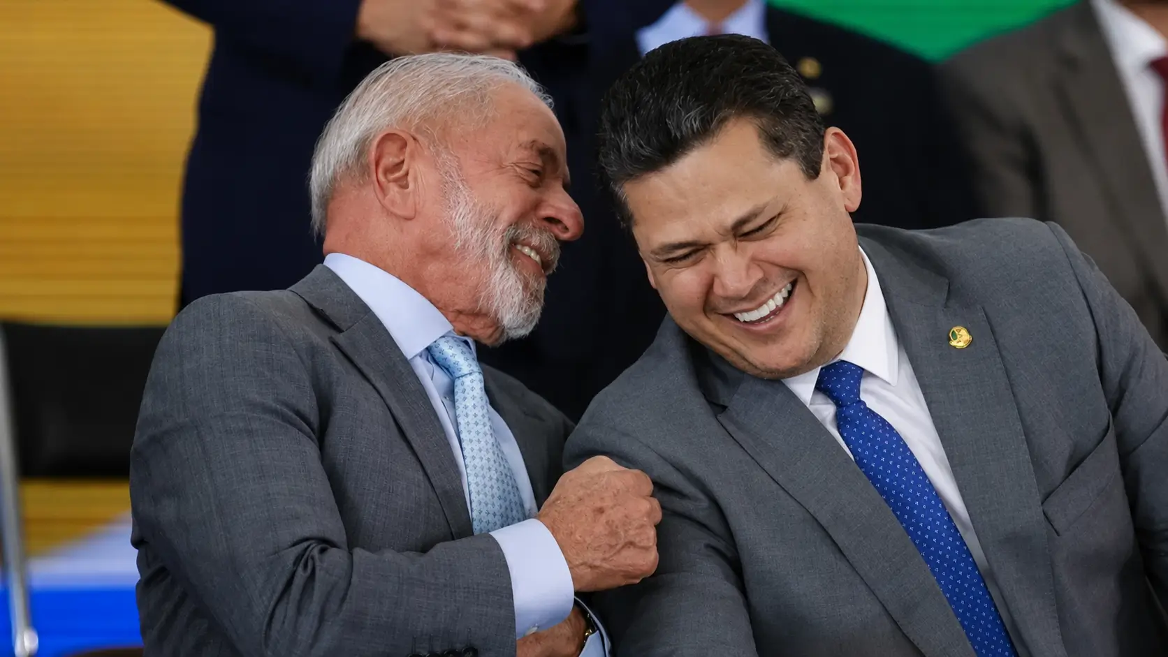 Fim da escala 6x1 avança no Senado após Alcolumbre determinar envio da proposta às comissões depois de encontro com Lula.