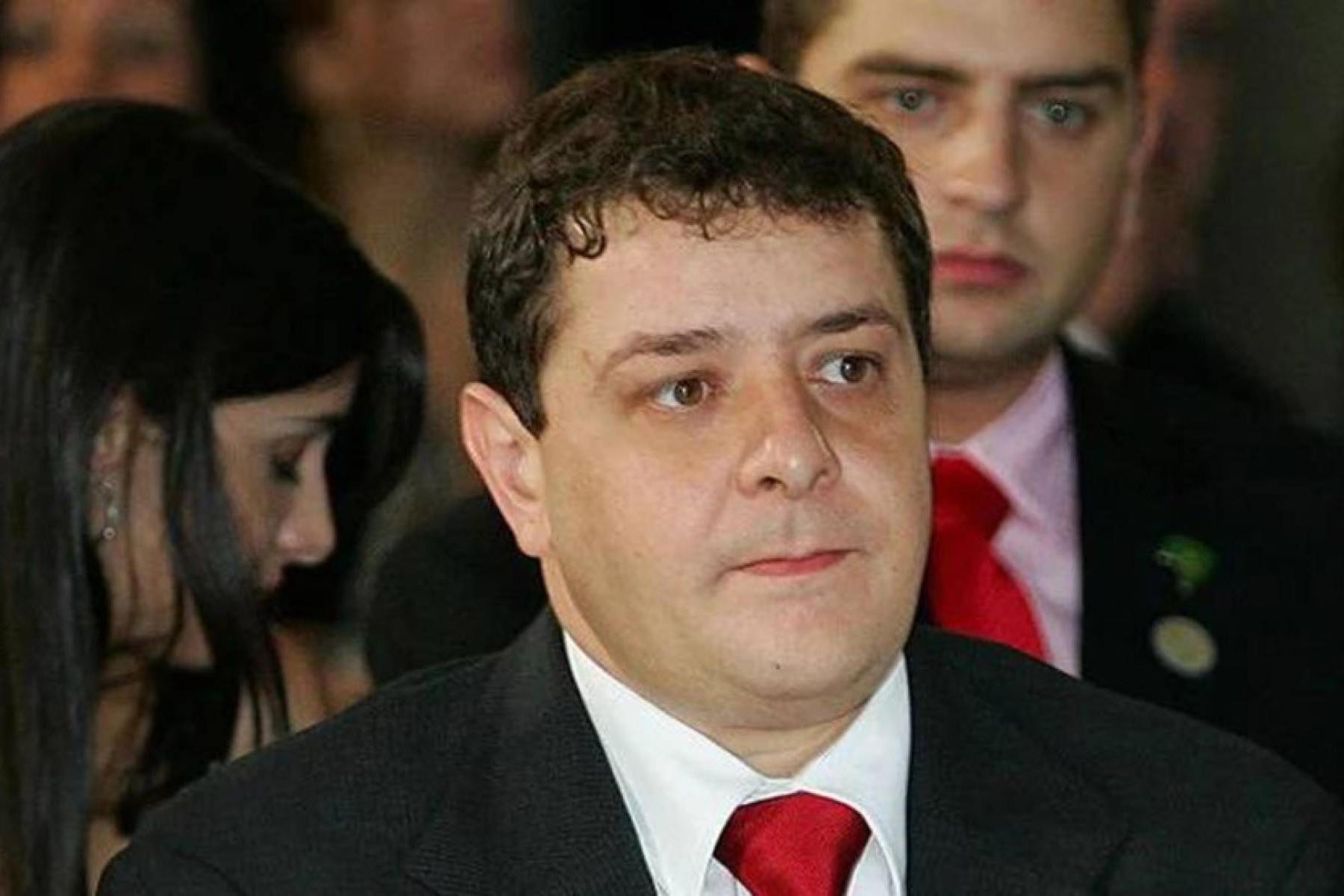 STF abre novo inquérito contra Lulinha por suspeita de tráfico de influência em contratos públicos. Entenda os detalhes da investigação da PF.