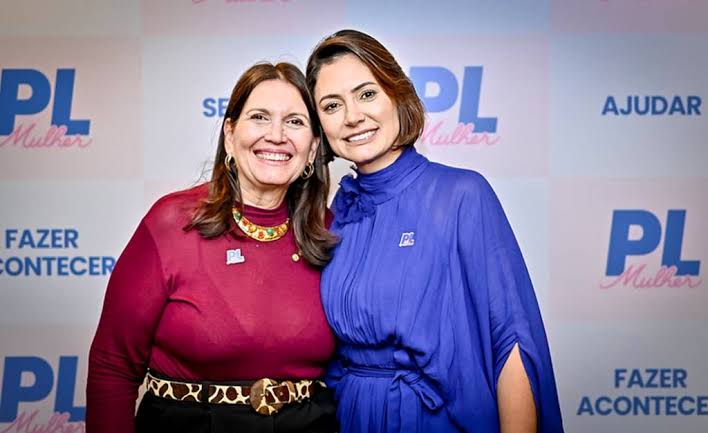 O PL oficializou a candidatura de Michelle Bolsonaro e Bia Kicis ao Senado pelo DF. Ex-primeira-dama enviou carta em convenção de Brasília.
