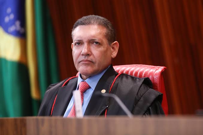 Nunes Marques reúne diplomatas para defender urnas eletrônicas e discutir IA e segurança nas Eleições de 2026.