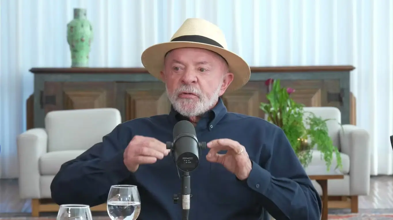 Lula diz que indicação de embaixador dos EUA será analisada apenas após as eleições de outubro e critica possível interferência externa.