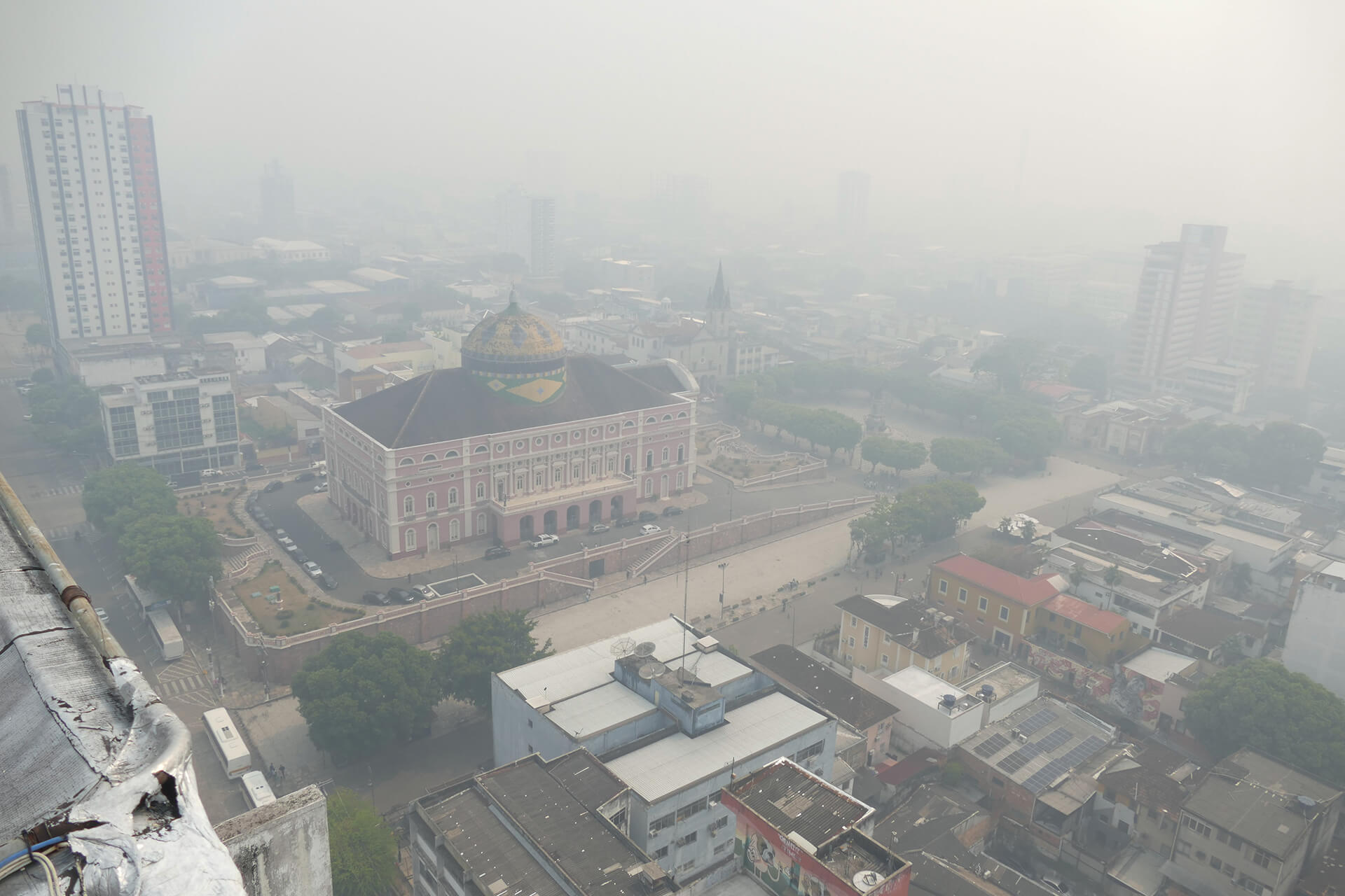 Qualidade do ar piora em Manaus e cidades do Amazonas com aumento das partículas PM2,5 durante o avanço do período seco.