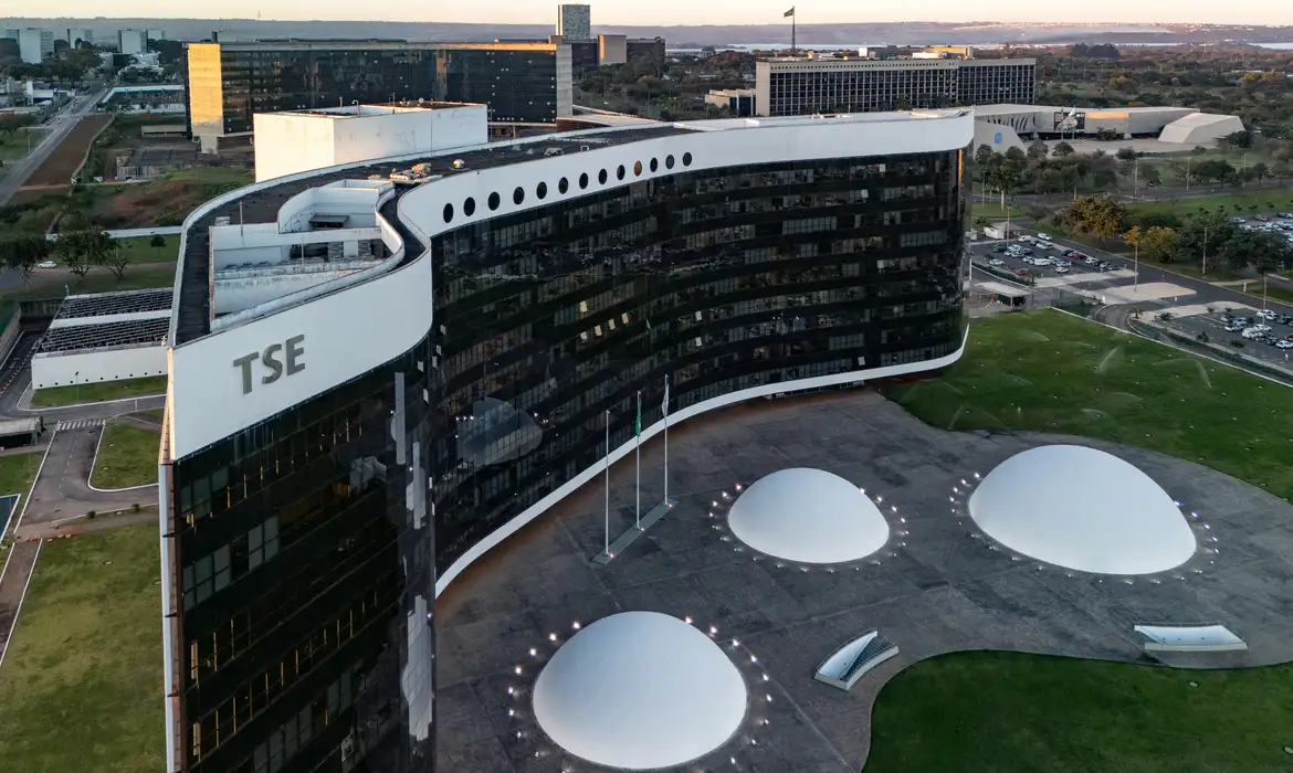 TSE suspende novas filiações após caso Flávio Bolsonaro e tentativa de alteração envolvendo Lula no sistema Filia.