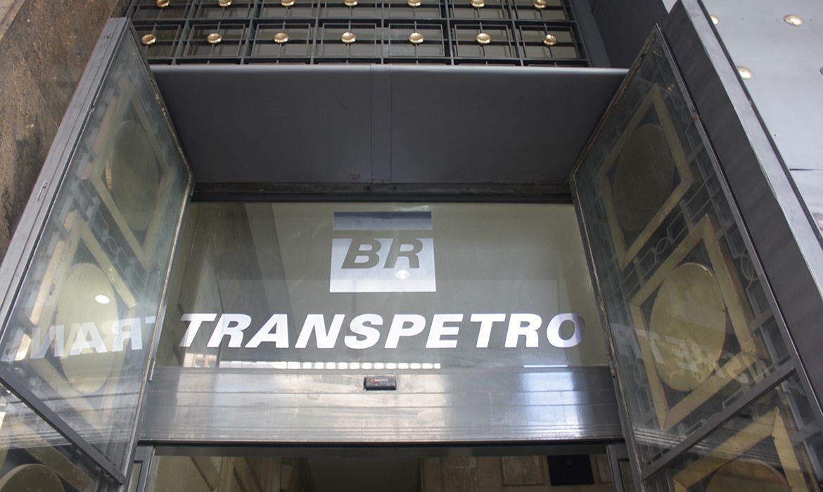 Concurso público da Transpetro tem 281 vagas imediatas, cadastro de reserva e salários iniciais de até R$ 15 mil.