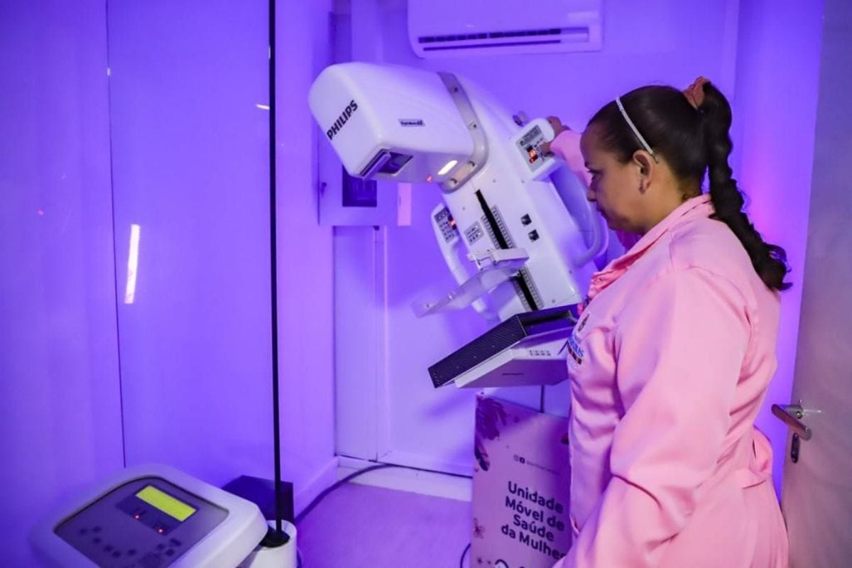 Unidades Móveis de Saúde da Mulher atendem em diferentes zonas de Manaus com consultas, exames e prevenção, sem agendamento.