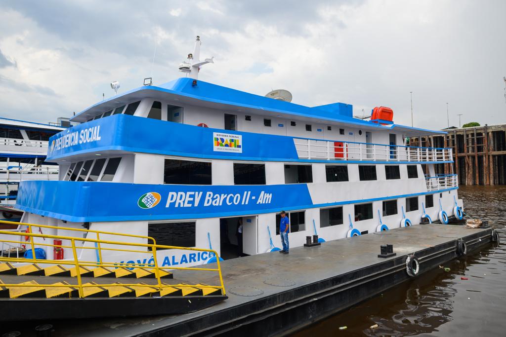 Barco do INSS leva atendimento previdenciário a oito municípios do Amazonas durante agosto. Confira o cronograma.