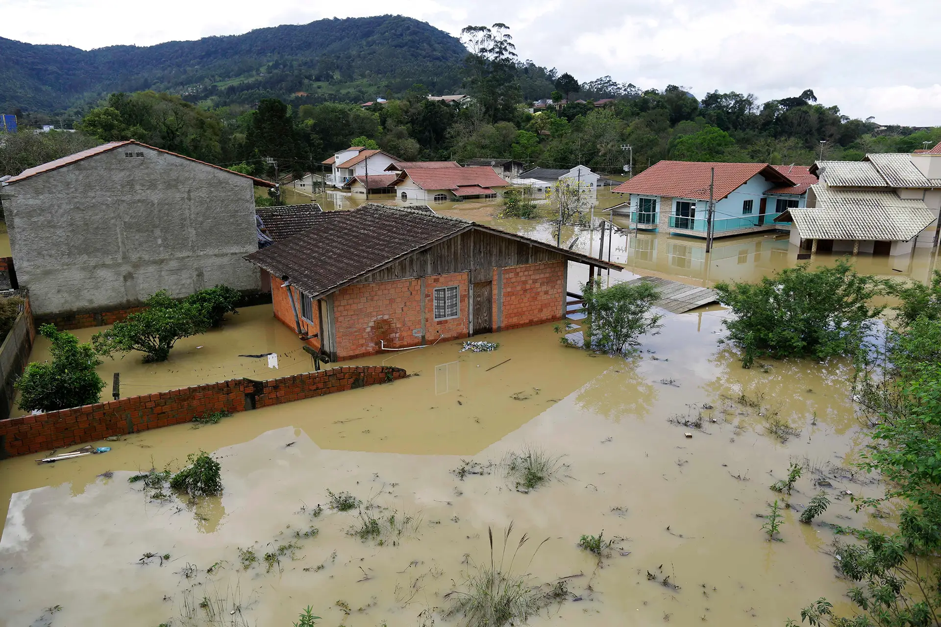Desastres climáticos levam governo a liberar R$ 360 milhões para defesa civil. Recursos no ano chegam a R$ 3,2 bilhões.