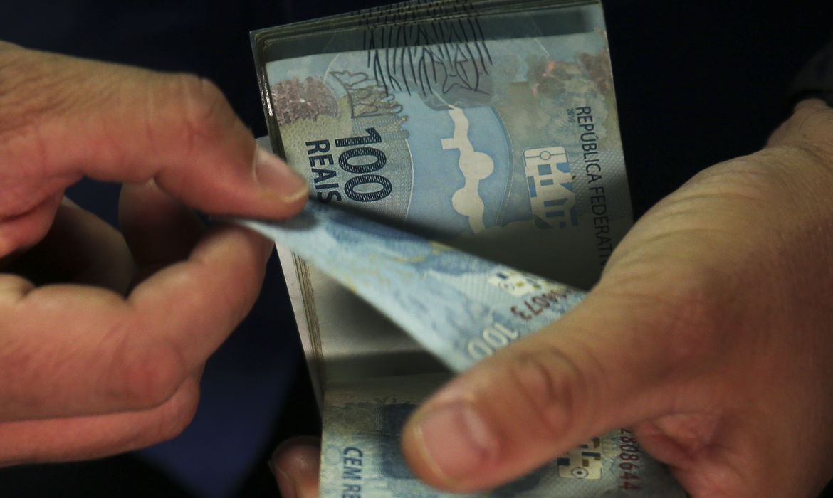 Desenrola para trabalhadores informais começa nesta terça com crédito de até R$ 15 mil e juros de até 1,99% ao mês.