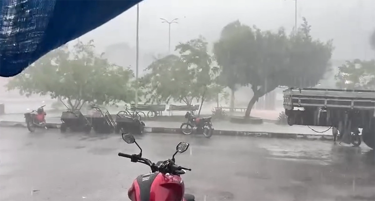 Manicoré registra chuva de granizo, ventania e 22,8 mm de chuva em uma hora durante período de calor recorde no Amazonas.