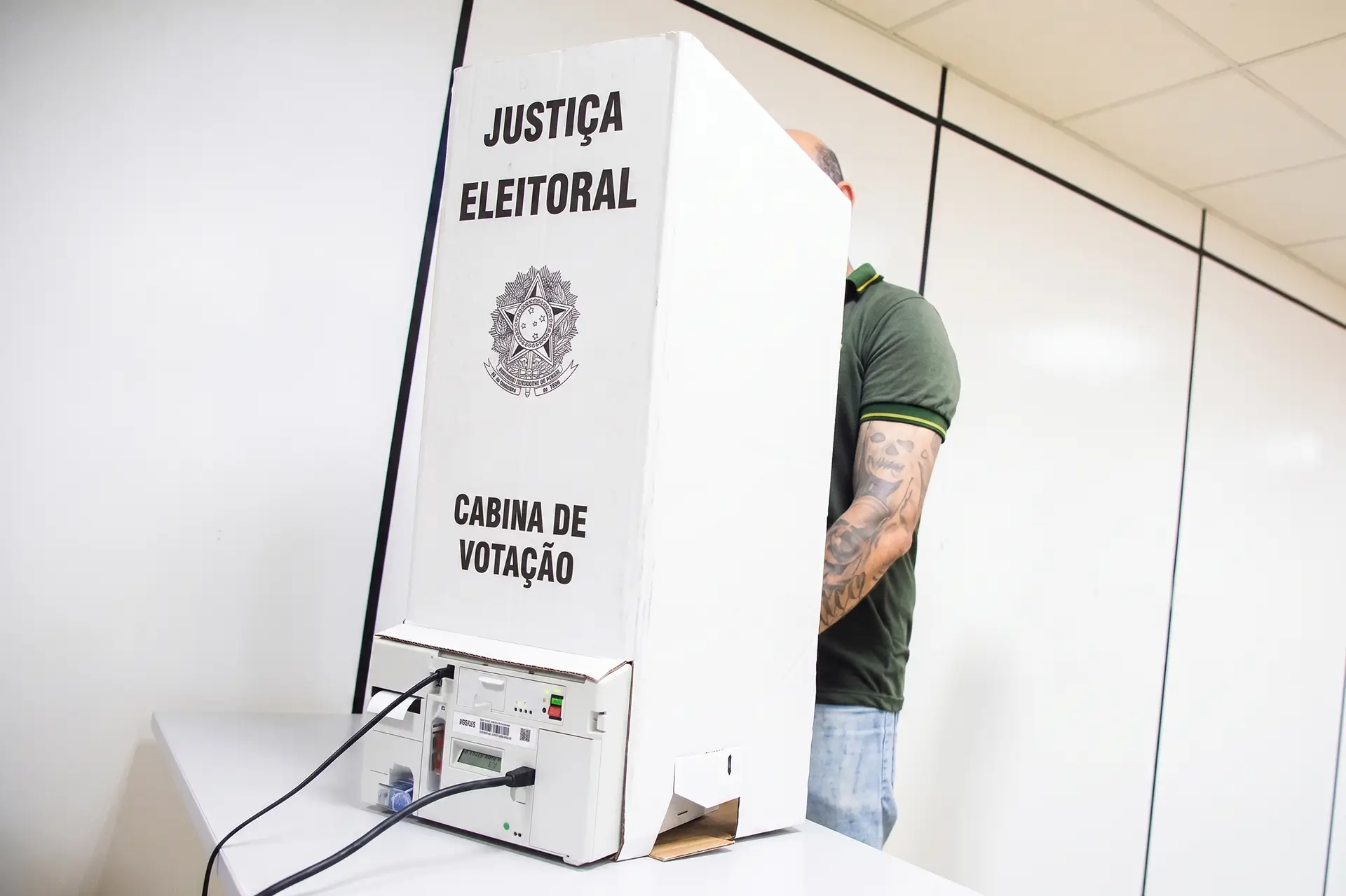 TRE-AM alerta para mudanças no local de votação em Manaus e orienta eleitores a consultar o endereço atualizado.