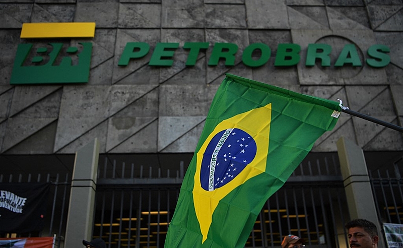 Rede Sol vai à Justiça após Petrobras citar risco de sanções dos EUA para tentar encerrar contratos de combustíveis.