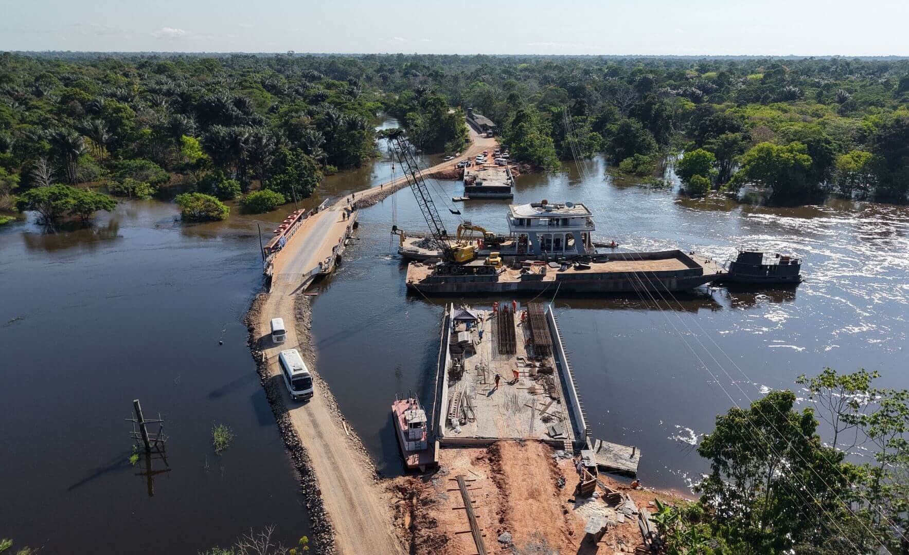 BR-319 tem interdições no km 370,70 para manutenção de ponte. Bloqueios ocorrem das 8h às 11h e das 14h às 17h.