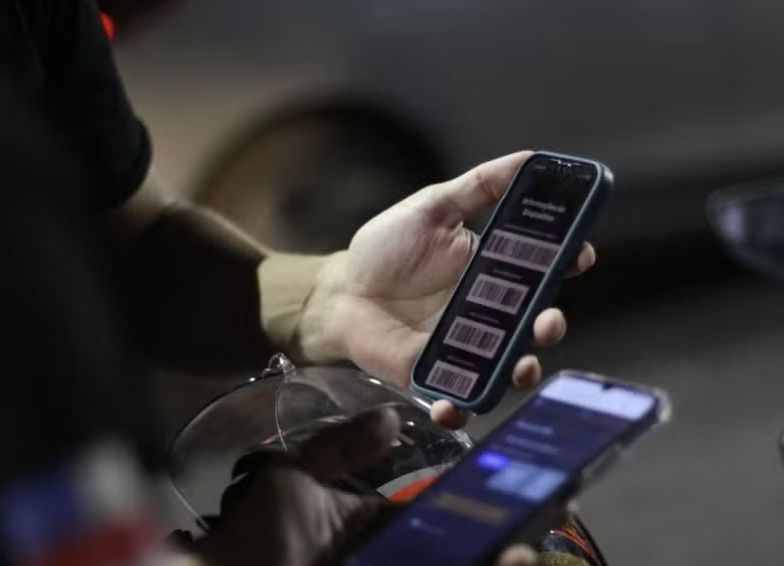 RecuperaFone divulga lista com 1,5 mil nomes para devolução de celulares nesta quarta-feira (19), no Vasco Vasques, em Manaus.