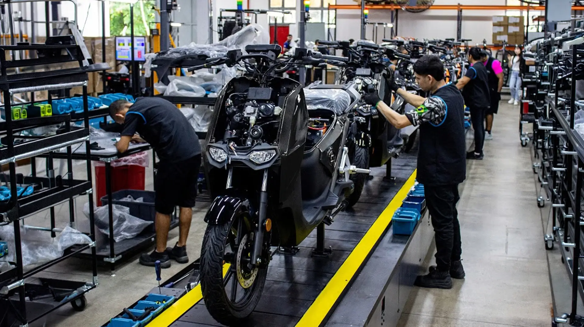 DBS produzirá 40 mil motos da Avelloz em Manaus nos próximos três anos. Nova fábrica será inaugurada em outubro.