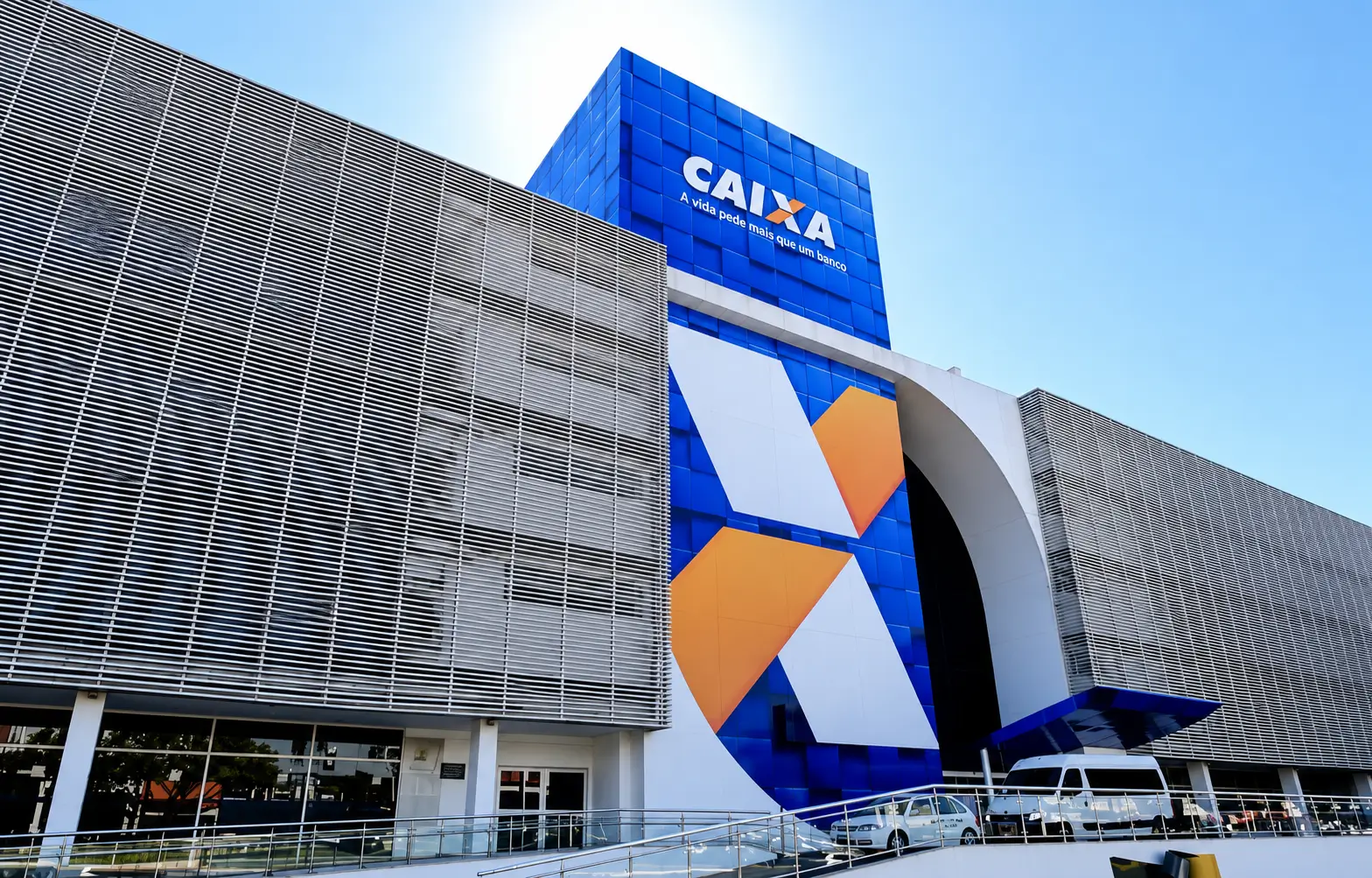 Greve da Caixa continua após funcionários rejeitarem proposta do banco para renovação do acordo coletivo de trabalho.