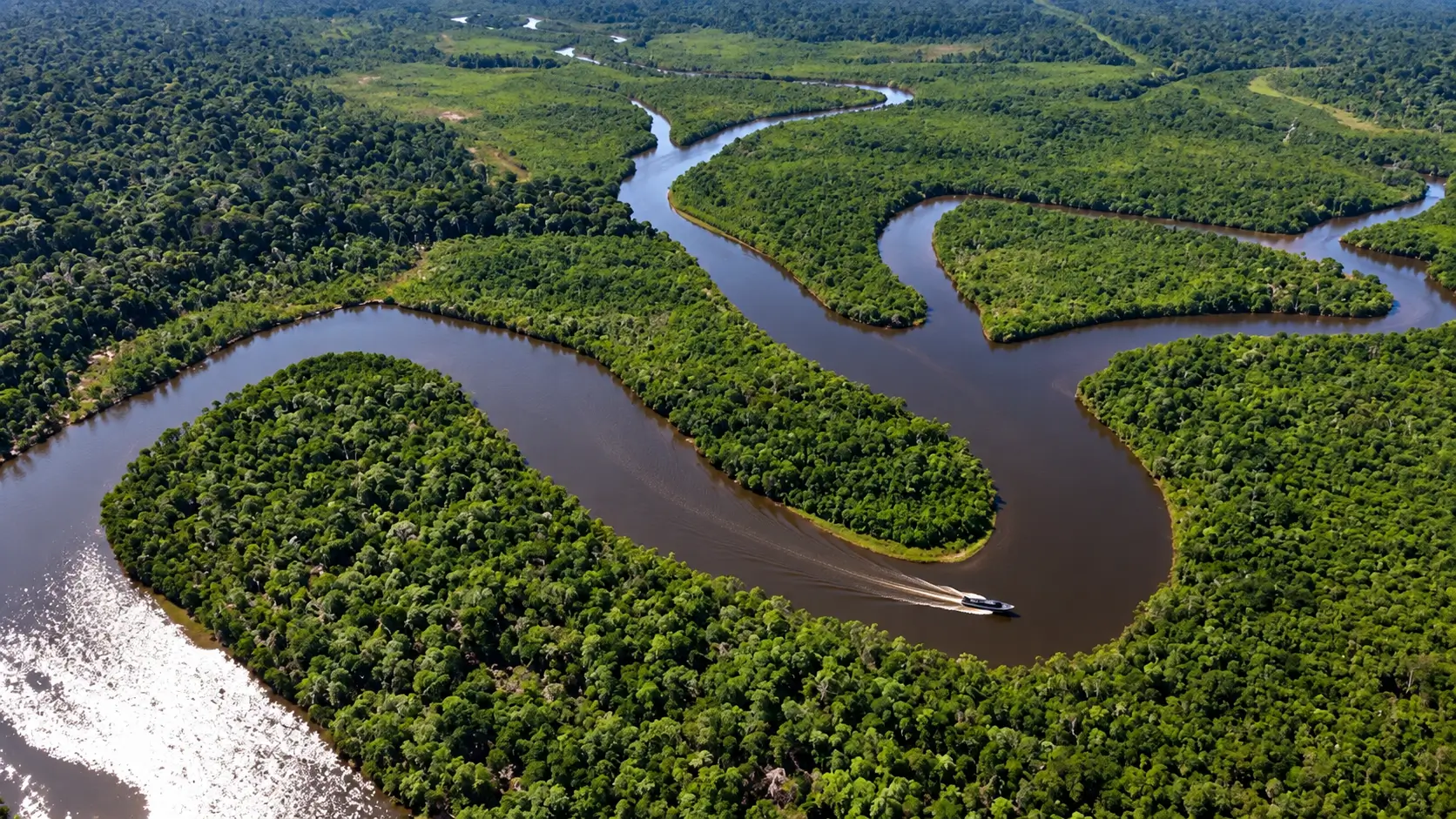 Comando Vermelho amplia presença em rotas do tráfico na Amazônia e supera o PCC em corredores estratégicos, aponta estudo da Global Initiative.