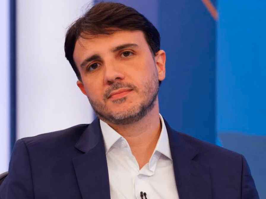Renan Santos critica a Zona Franca de Manaus e cita R$ 16 bilhões em renúncia da Honda, valor que não foi confirmado por documentação oficial.