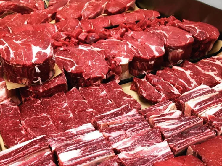China aplicará tarifa adicional de 55% à carne bovina brasileira que ultrapassar a cota anual a partir de 1º de outubro.