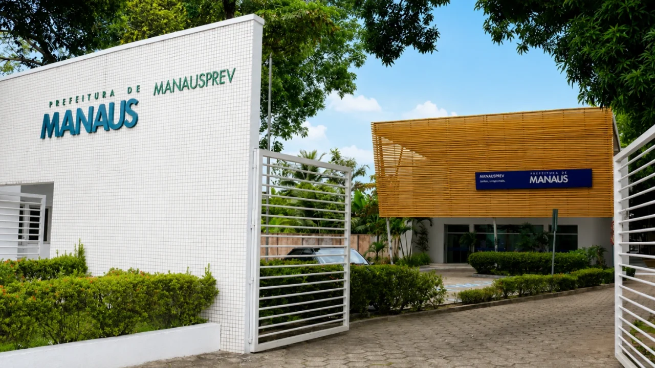 Concurso da Manausprev recebe inscrições até 29 de setembro para 17 vagas imediatas. Salários iniciais chegam a R$ 9.175,25.