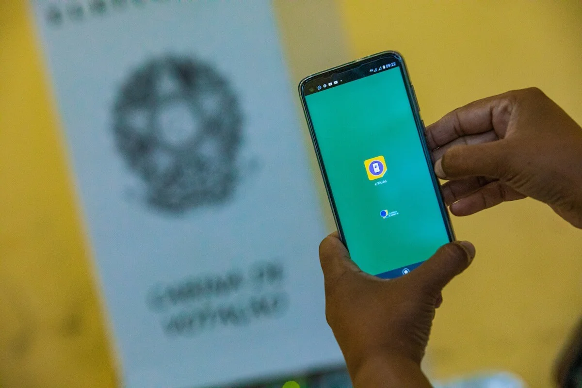 e-Título deve ser ativado até 3 de outubro para uso na votação. Veja as regras para identificação e consulta do local de votação.