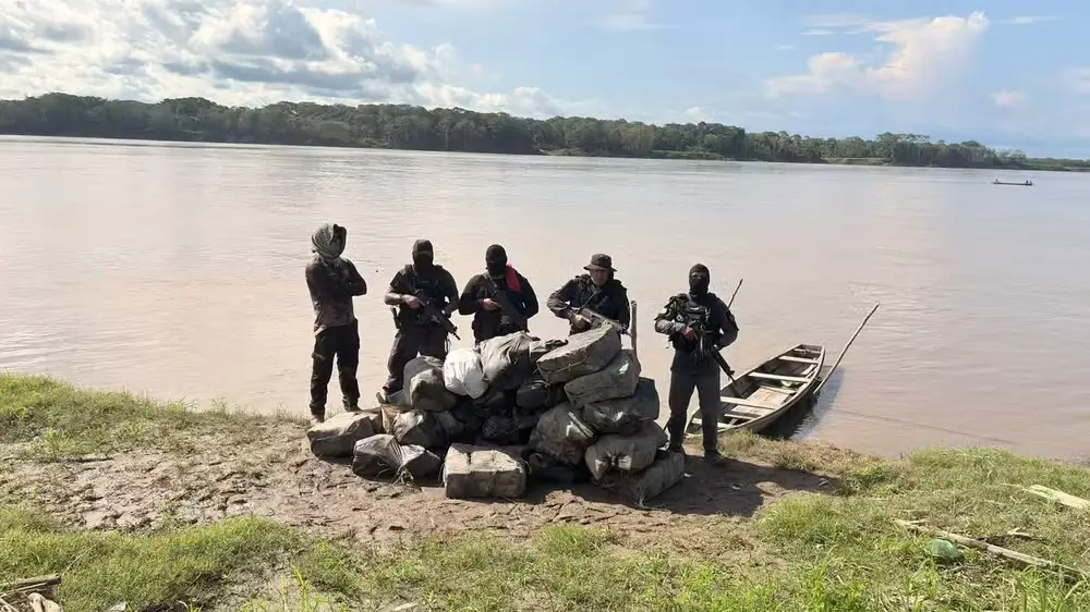 Polícia apreende 752 kg de skunk escondidos em uma cova na zona rural de Benjamin Constant, no Amazonas, após denúncia.