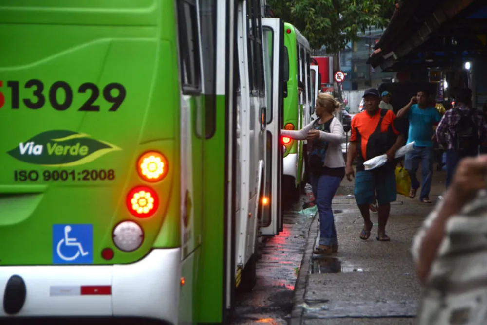 Ônibus serão gratuitos em Manaus nos dias de votação das eleições 2026. Prefeitura prevê gasto de até R$ 4,76 milhões.