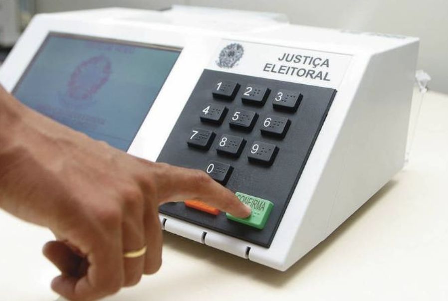 Mais de 90% das urnas estão prontas para as Eleições 2026. TSE criou sala para monitorar seca, chuvas e outros riscos climáticos.