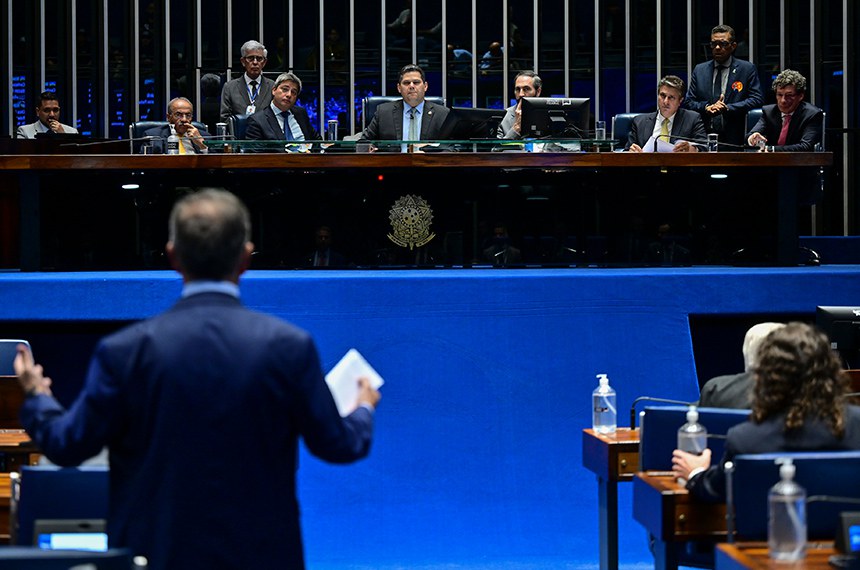 Fim da escala 6x1 será promulgado nesta sexta (16). Empresas terão 60 dias para adotar a escala 5x2. Veja os prazos e as mudanças para trabalhadores.