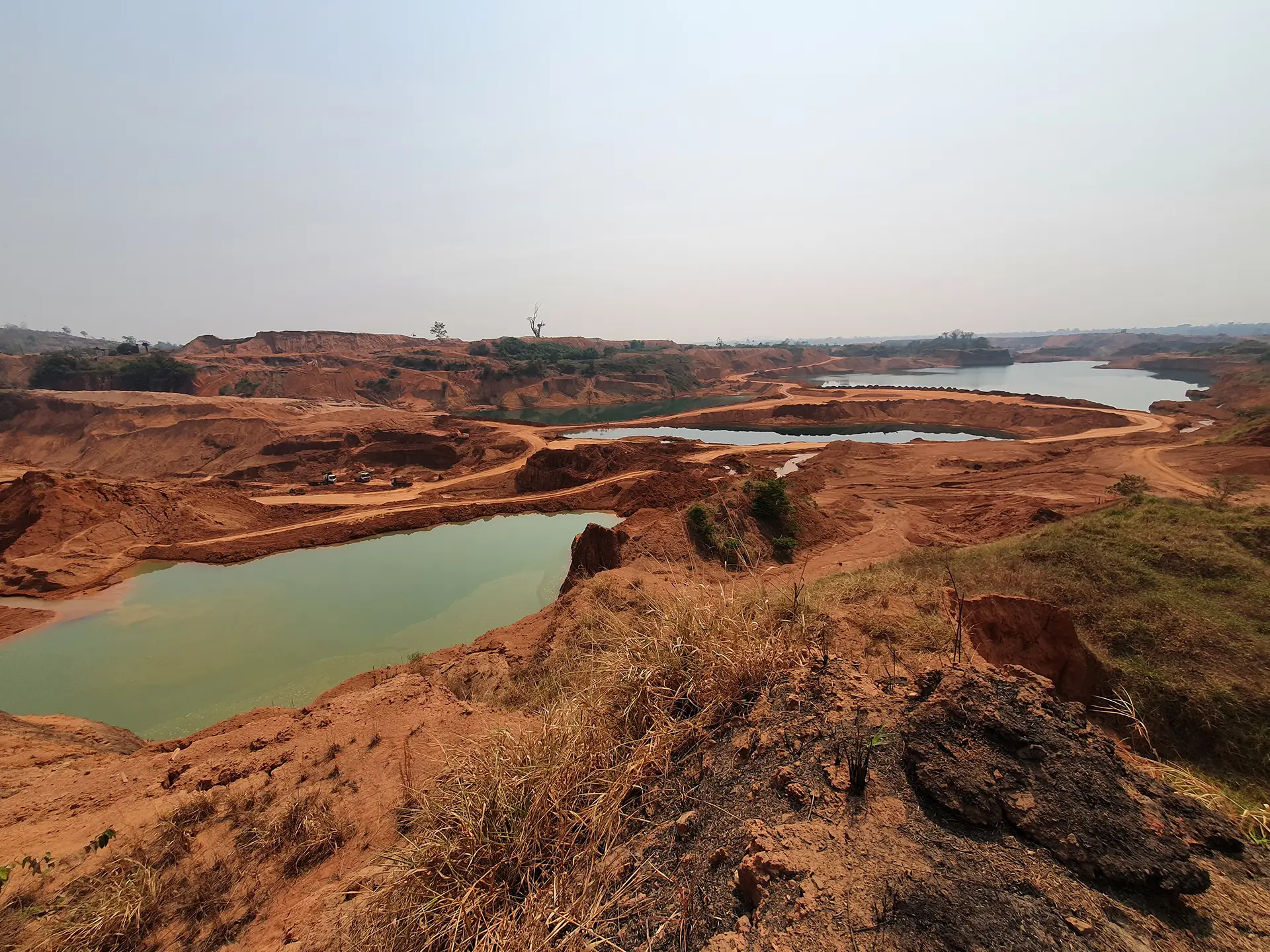 Risco em barragens do Garimpo Bom Futuro, em Rondônia, pode provocar efeito em cadeia e espalhar rejeitos pela bacia do Rio Madeira.