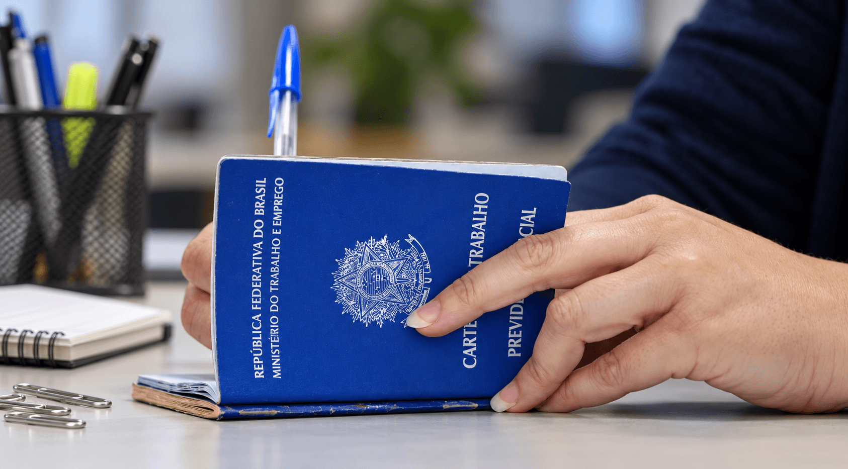 Desemprego no Brasil cai para 5,2% em setembro, menor nível histórico para o mês. População ocupada bate recorde e renda média chega a R$ 3.790.