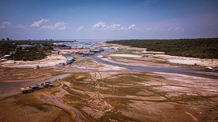 El Niño tem 95% de chance de atingir intensidade muito forte e pode agravar seca, calor e risco de incêndios no Amazonas até 2027.