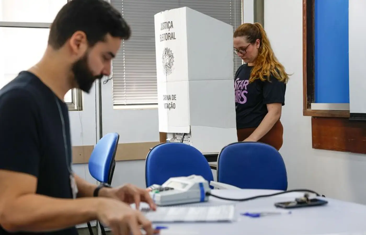 Eleitor que faltou ao primeiro turno pode votar no segundo, mas precisa justificar a ausência até 3 de dezembro.