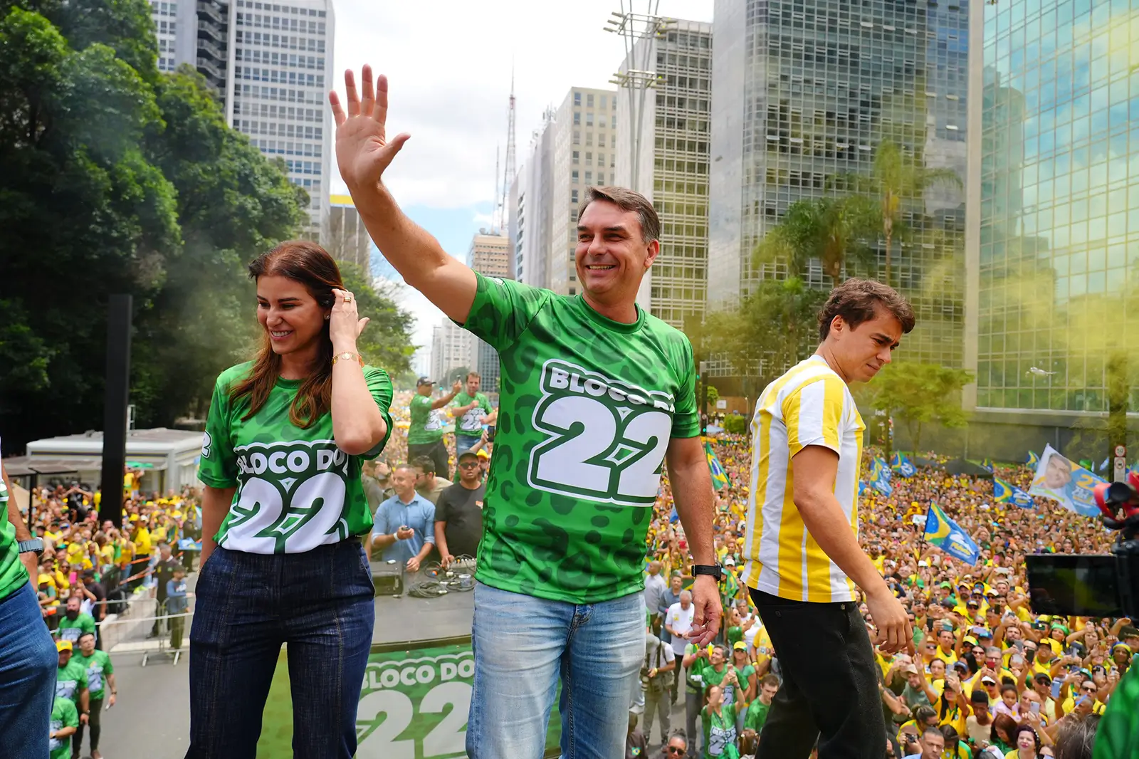 Bloquinho do 22 reúne Flávio Bolsonaro, Nikolas Ferreira e outras lideranças em Manaus, às 19h, na Ponta Negra.
