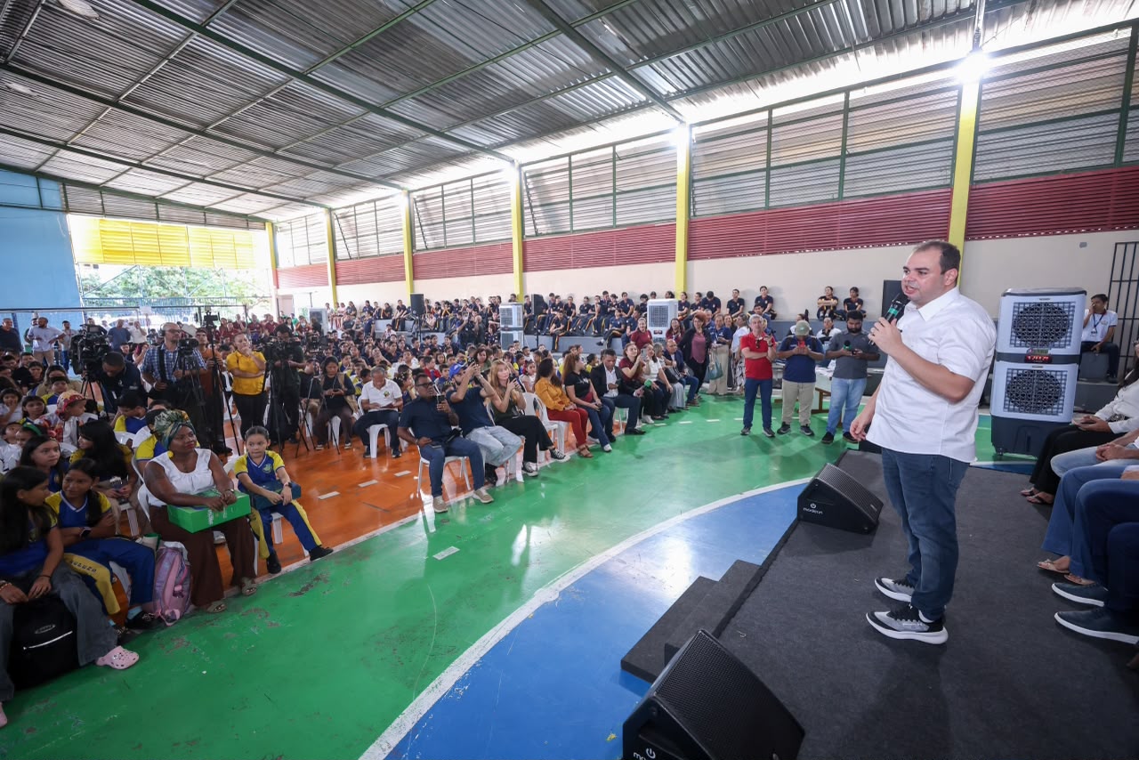 Governo do Amazonas confirma pagamento do abono do Fundeb em 2026 para professores e servidores. Confira quem será beneficiado e o que falta definir.