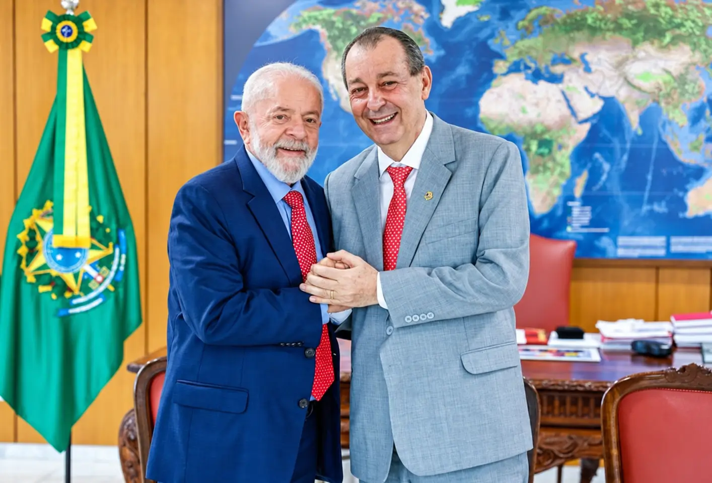 Omar Aziz se reúne com Lula para discutir prioridades do Amazonas em 2027, incluindo saúde, BR-319 e impactos da reforma tributária na Zona Franca.