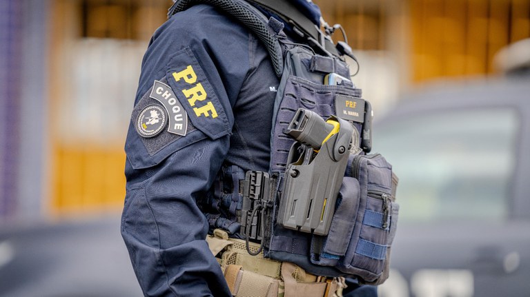 PRF atuará com Justiça Eleitoral e forças de segurança nas eleições 2026. Bloqueios, abordagens e veículos de grande porte terão regras específicas.