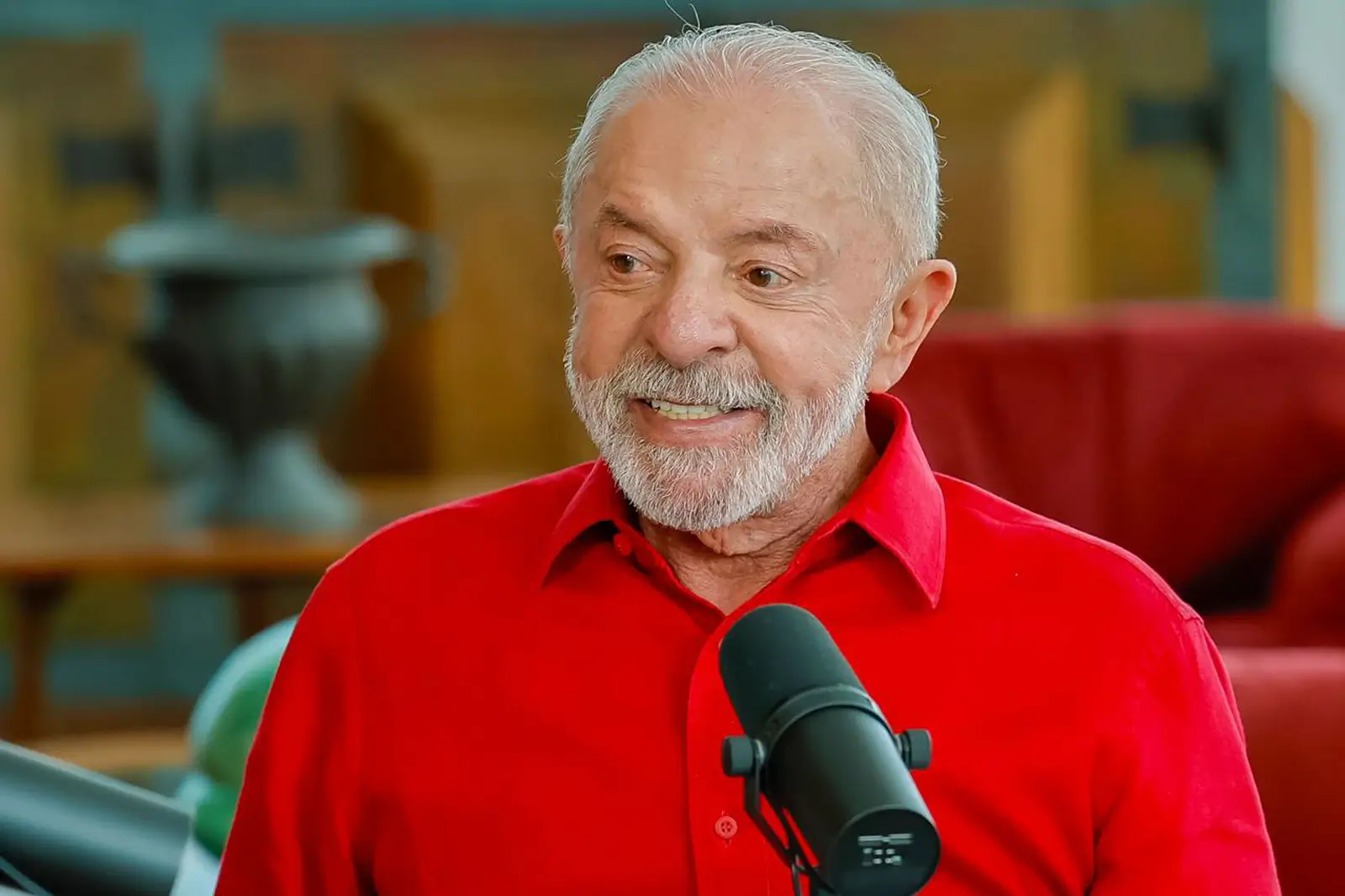 Lula aceita condições de Flávio Bolsonaro para quebra de sigilos bancário e telefônico. Campanha estabelece prazo até quinta-feira (22).