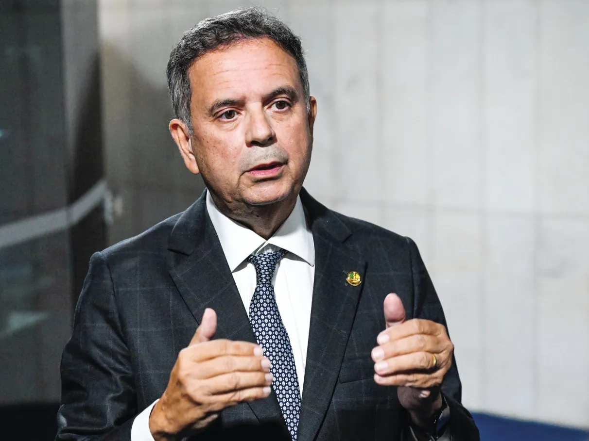 PL admite falta de provas sobre fraude eleitoral alegada por Flávio Bolsonaro. Rogério Marinho classifica carta como desabafo.