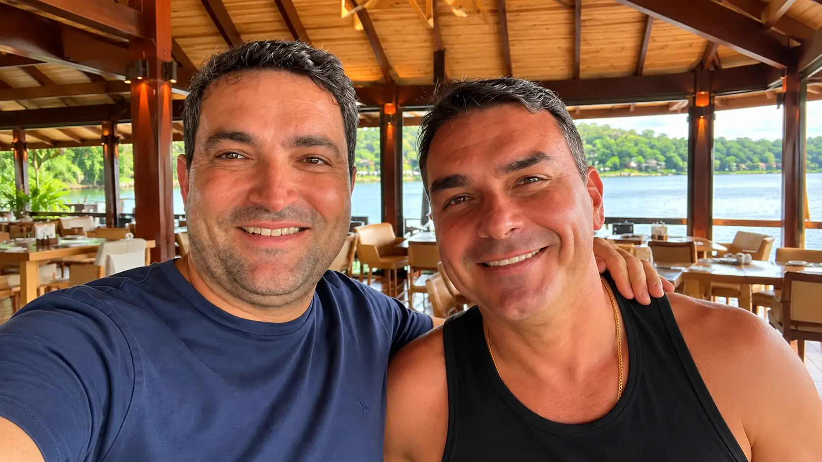 Flávio Bolsonaro é alvo de investigações sobre lavagem de dinheiro, filme Dark Horse e suspeitas de ligação com milícias. Entenda os casos.