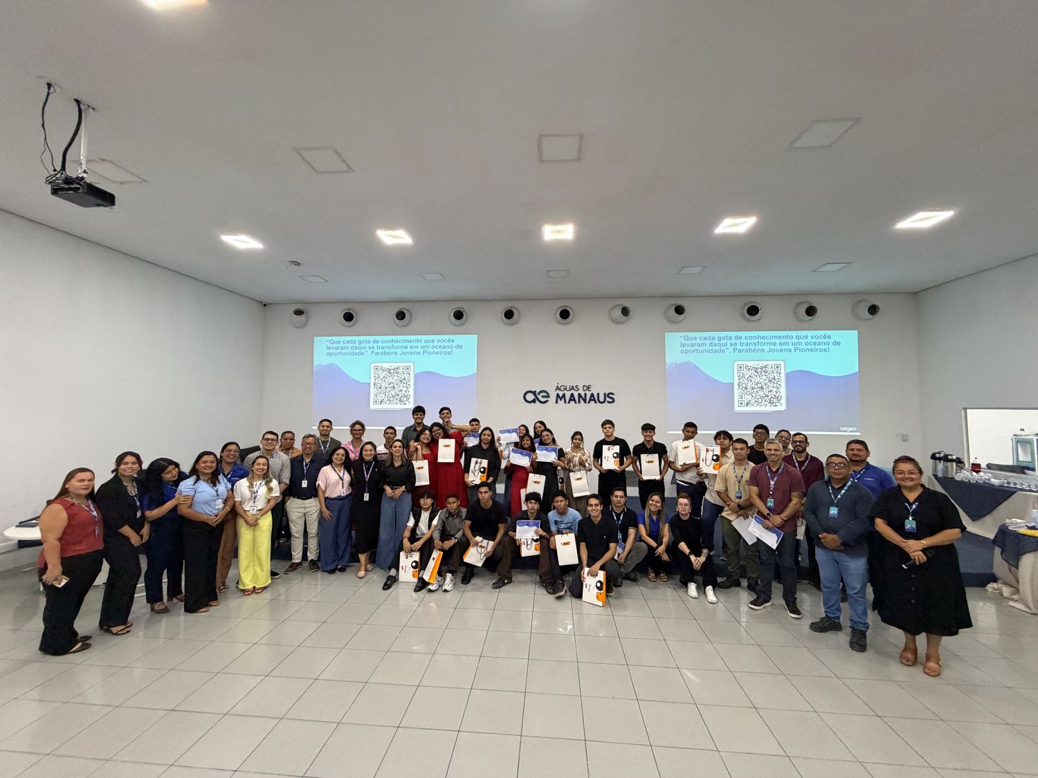 Estudantes de Manaus criam sistema para reutilizar água da máquina de lavar em descargas sanitárias e conquistam reconhecimento em programa de inovação.