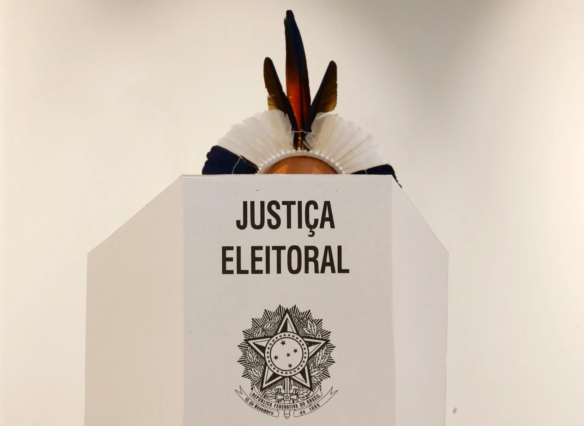 MPE solicita ao TSE providências para assegurar o voto indígena no 2º turno após falhas no transporte e falta de mesários em 6 estados.
